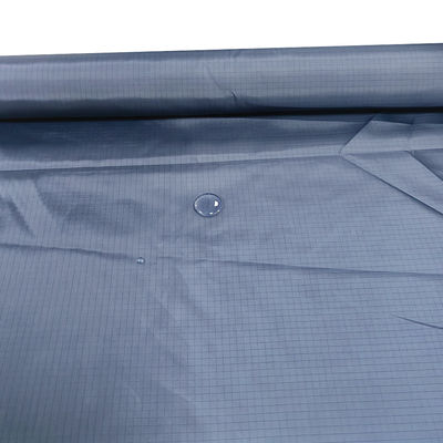 Tejido antistatico ESD azul impermeable al agua 98% poliéster + 2% filamento conductor para ropa de sala limpia