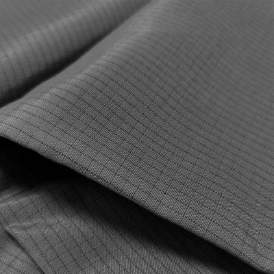 Tejido TC antistático de fibra de carbono negro con rejilla de 4 mm 33% de algodón 2% para ropa de trabajo ESD
