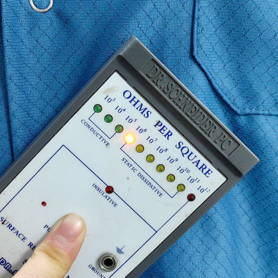 Ropa azul lavable de sala limpia ESD ropa antiestática con 96% de poliéster + 4% de carbono